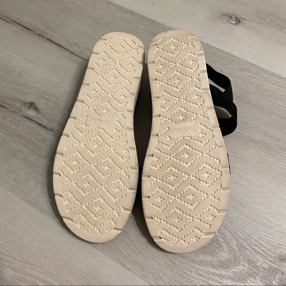 Zodiac Nuvola Comfortable Elastic Ankle Strap Sandal, size 9.5, black - Picture 2 of 7